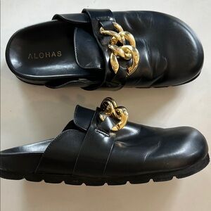 ALOHAS Black Slides with Gold Chain Detail